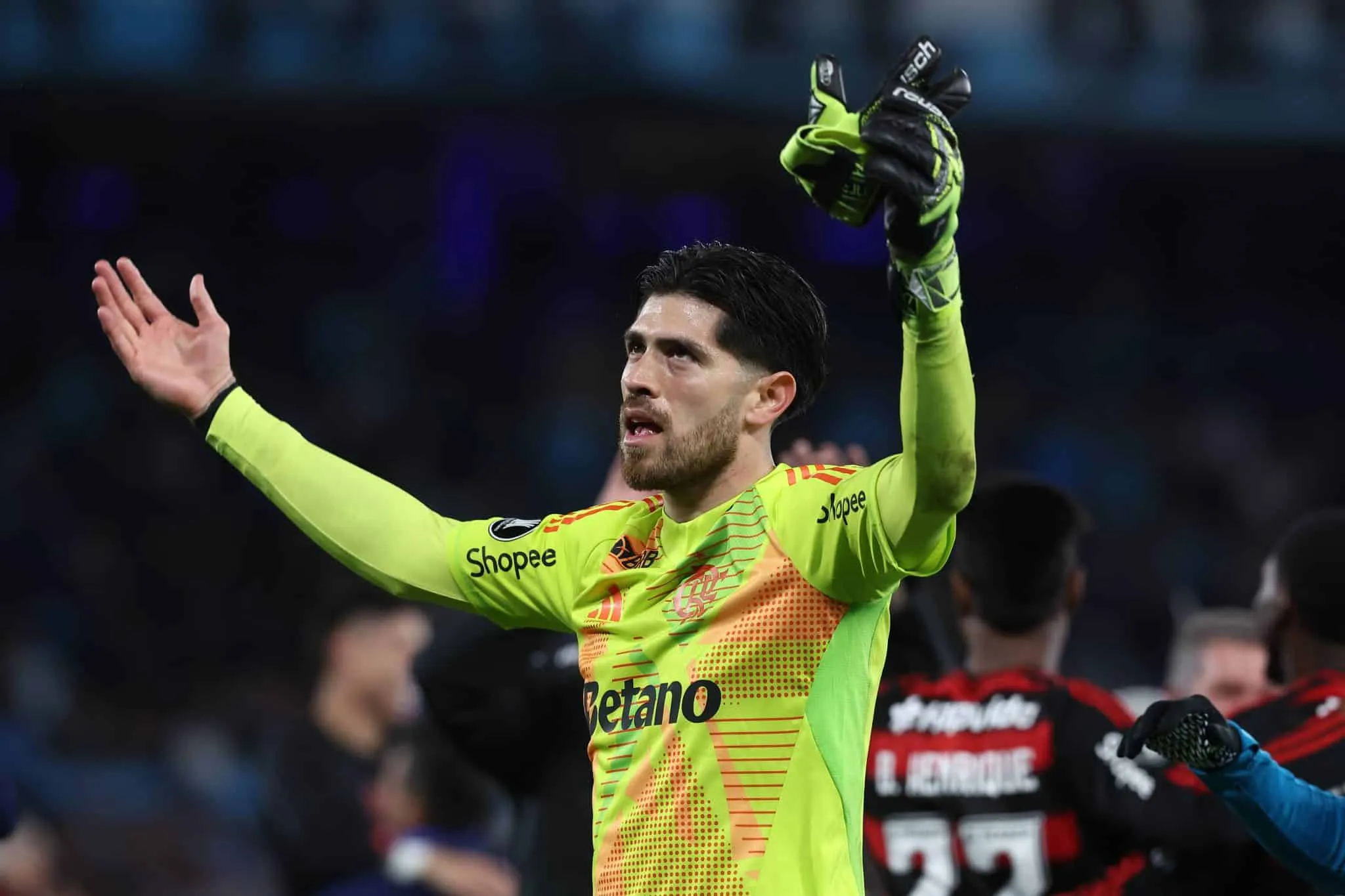 Ap&oacute;s &lsquo;atua&ccedil;&atilde;o soberba&rsquo; pelo Flamengo, Rossi ganha apoio de Filipe Luis por sonho antigo