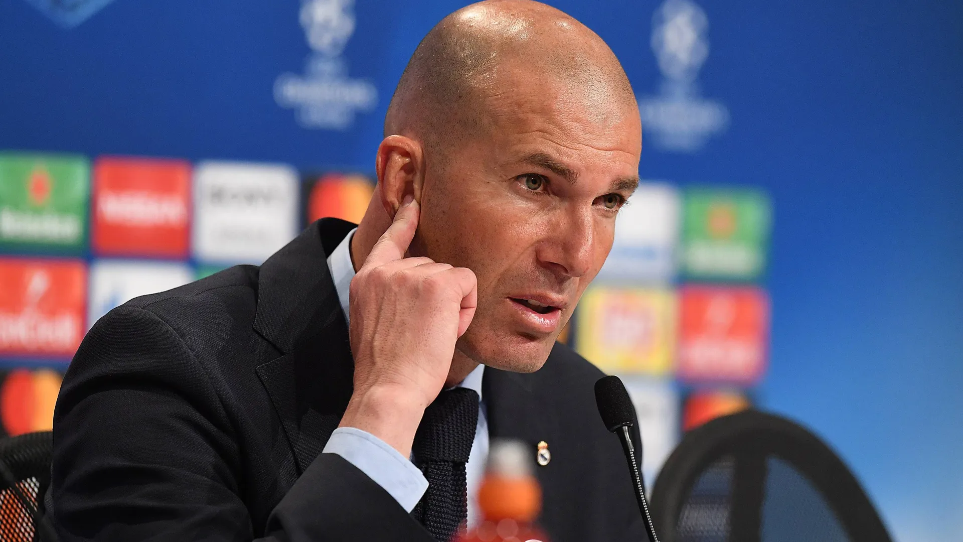 Zinedine Zidane, t&eacute;cnico do Real Madrid, durante a semifinal da Champions League entre Bayern de Munique e Real Madrid, na Allianz Arena, em Munique, em 25 de abril de 2018.