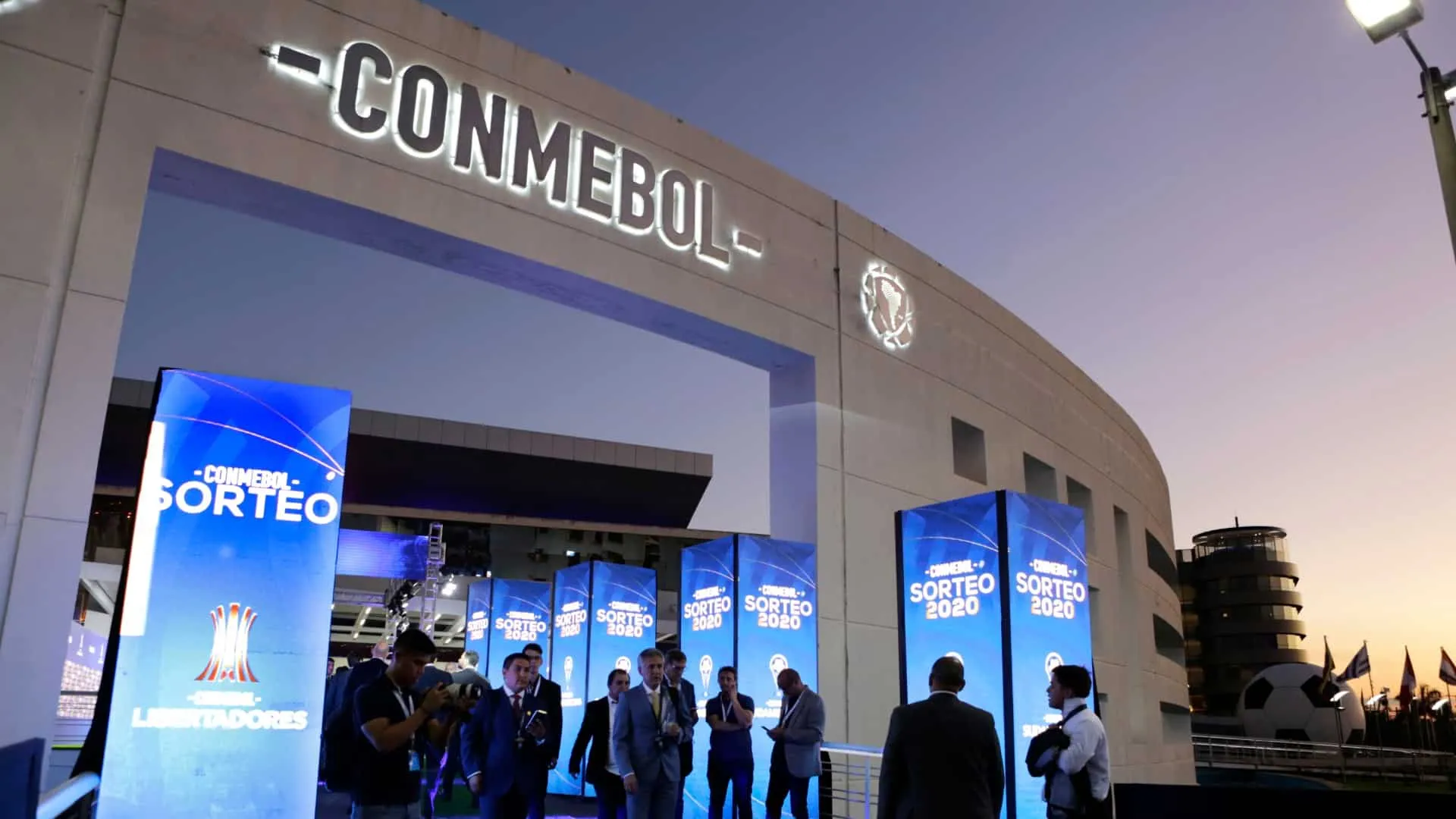 Conmebol muda regra e permitir&aacute; inscri&ccedil;&atilde;o de jogadores que j&aacute; atuaram por outro clube na Libertadores