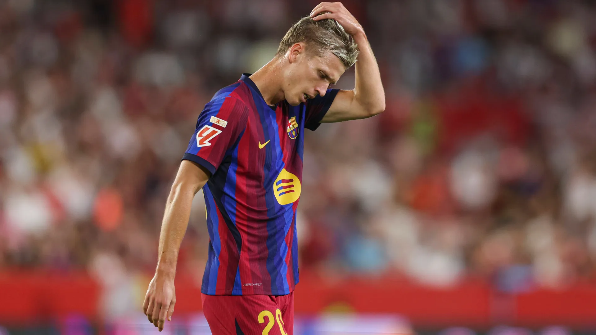 Dani Olmo, meia-atacante do FC Barcelona, durante a partida da LaLiga entre Sevilla e Barcelona, no Est&aacute;dio Ram&oacute;n S&aacute;nchez-Pizju&aacute;n, em Sevilha, na Espanha, em 19 de setembro de 2026.