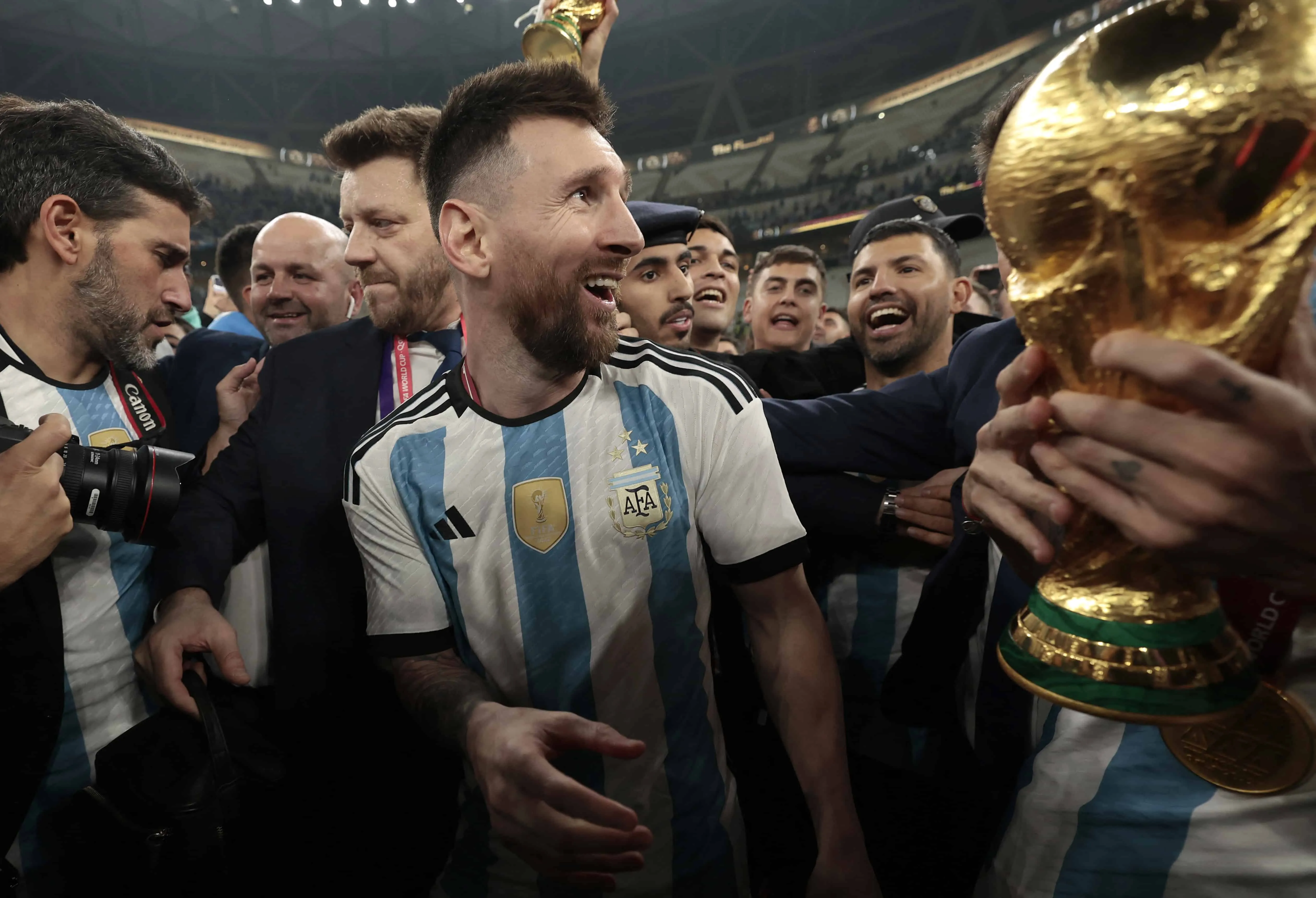 Leil&atilde;o de camisas de Messi pode desbancar recorde milion&aacute;rio de Michael Jordan