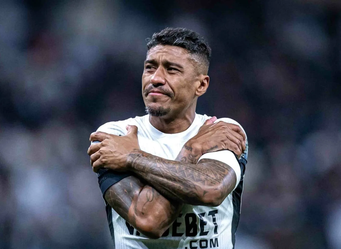 Paulinho chora, explica decis&atilde;o de sair, mas garante: &lsquo;Corinthians significa tudo&rsquo;