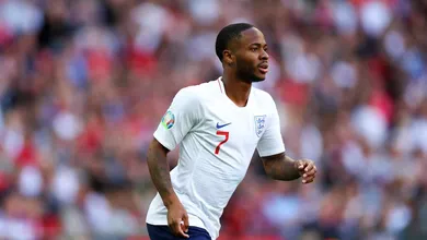 Sterling sobre racismo: &ldquo;Precisamos crescer como sociedade e resolver isso&rdquo;