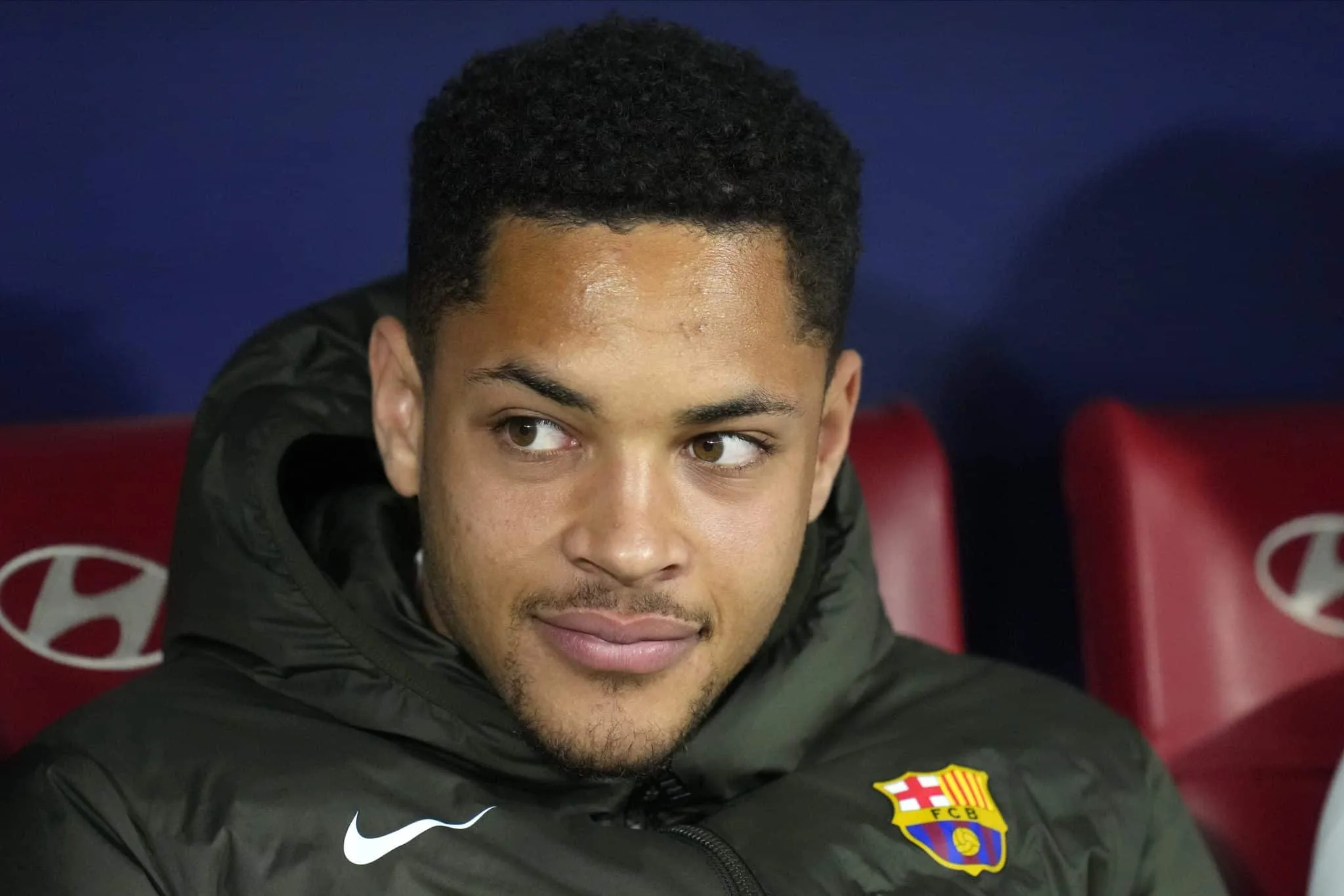 Vitor Roque pode trocar o Barcelona por time portugu&ecirc;s ao fim da temporada
