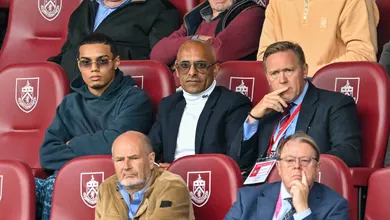Treinador do Burnley se manifesta sobre chegada de filho de Ronaldinho: &lsquo;Entendo a empolga&ccedil;&atilde;o&rsquo;
