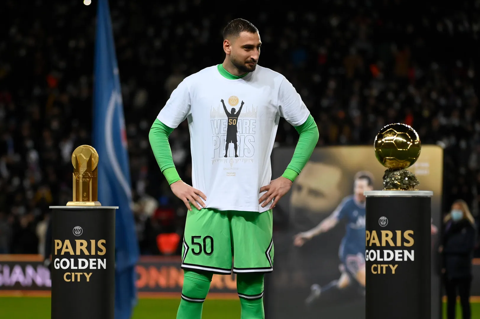 Gianluigi Donnarumma &eacute; homenageado com Trof&eacute;u Yashin (Foto: IMAGO / Le Pictorium)