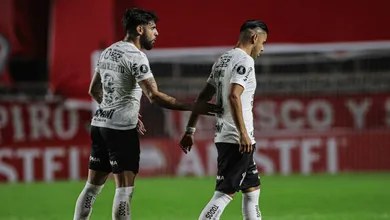 Diverg&ecirc;ncia entre Yuri Alberto e Romero impacta vesti&aacute;rio e ofusca vit&oacute;ria do Corinthians