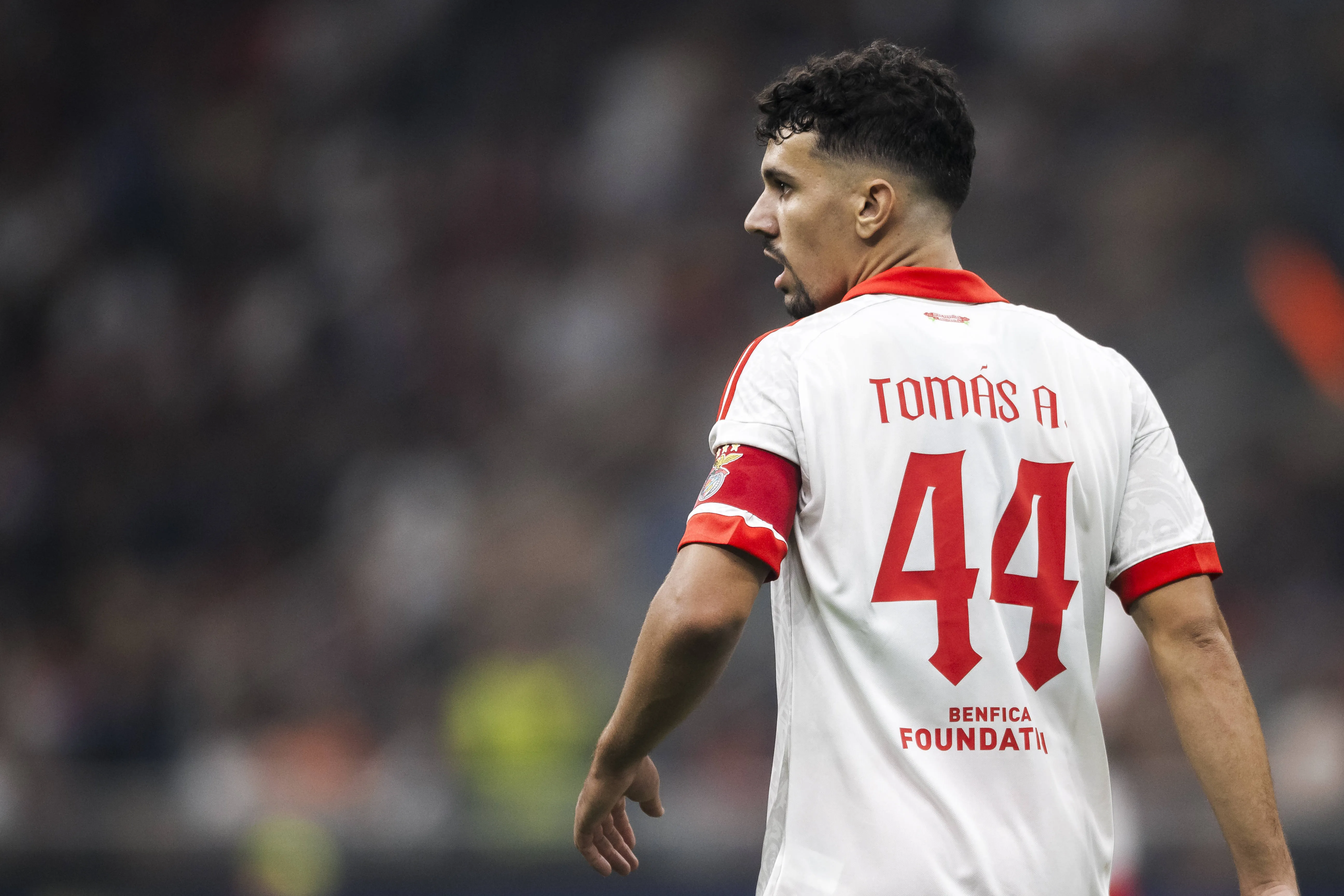 Tom&aacute;s Ara&uacute;jo em a&ccedil;&atilde;o pelo Benfica
