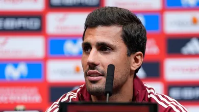&lsquo;&Eacute; por isso que n&atilde;o fico por a&iacute; exigindo&rsquo;: Rodri se posiciona sobre &lsquo;guerra&rsquo; pela Bola de Ouro