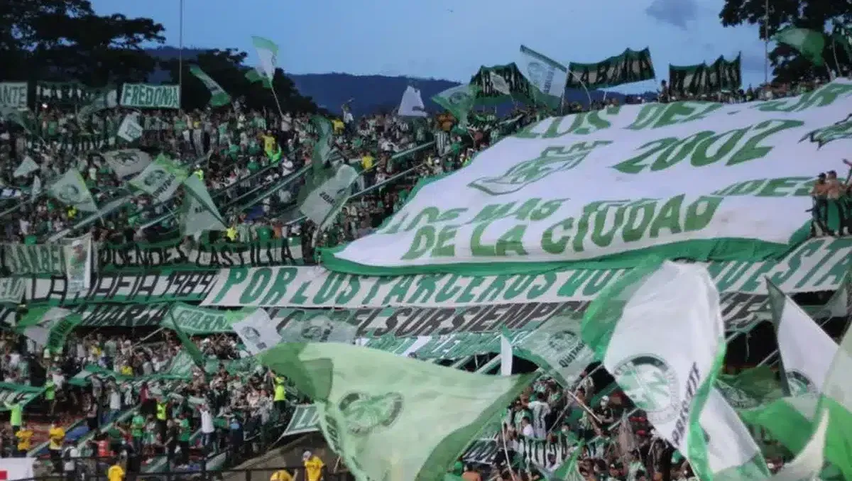 A torcida do Atl&eacute;tico Nacional proporcionou um recebimento inesquec&iacute;vel ao primeiro Supercl&aacute;ssico em finais do Campeonato Colombiano