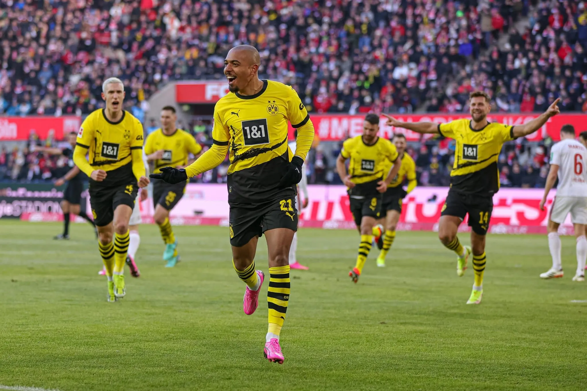 Efetivo no segundo tempo, Borussia Dortmund goleia o Col&ocirc;nia e se mant&eacute;m 100% em 2024