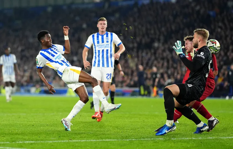 Adingra marcou o gol que fez o Brighton sufocar o Liverpool - Foto: Imago