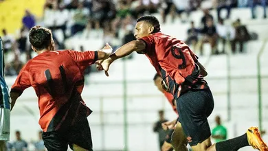 Em jogo de oito gols, Athletico-PR elimina mais uma vez o Gr&ecirc;mio da Copinha