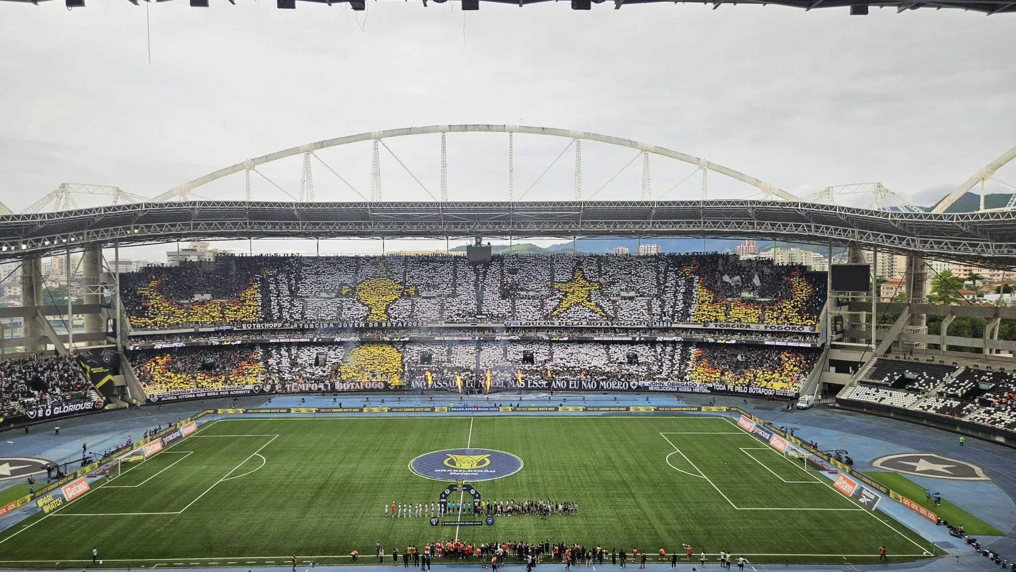 Botafogo x S&atilde;o Paulo tem gritos de &lsquo;entrega&rsquo; e invas&atilde;o no setor visitante