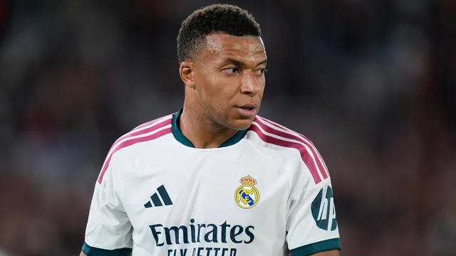 Contra a Roma, Mbapp&eacute; supera incr&iacute;vel marca de Messi na Champions League