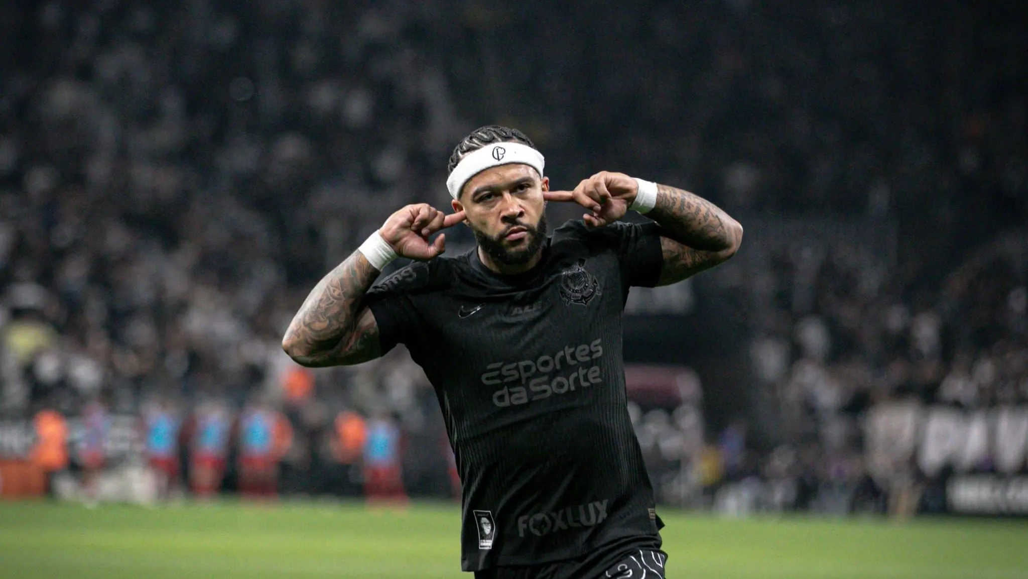 Corinthians vence Athletico em jogo da vida e Memphis mostra que n&atilde;o &eacute; brincadeira