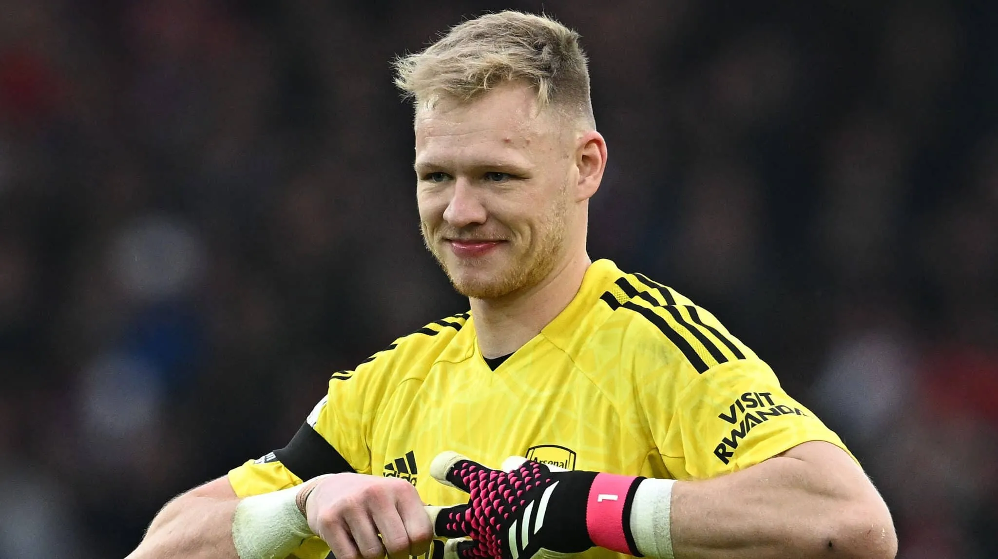 Ramsdale, sobre partida&ccedil;a contra o Liverpool: &ldquo;N&atilde;o existem jogos melhores para se disputar&rdquo;