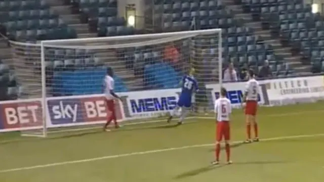 Ele realmente merece ser multado por perder esse gol