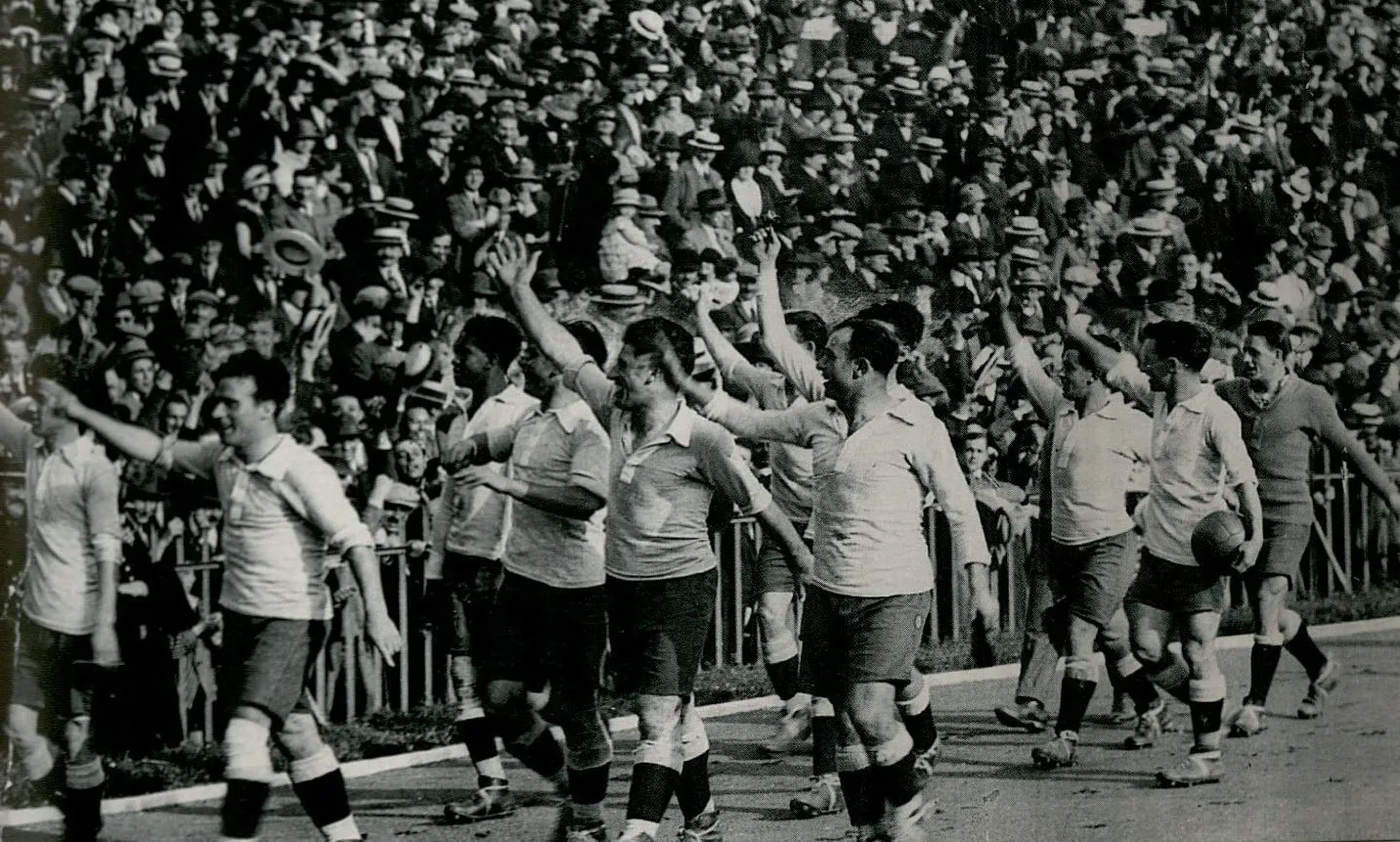 Antes de todos, a Fran&ccedil;a aprendeu a admirar a grandeza do futebol uruguaio