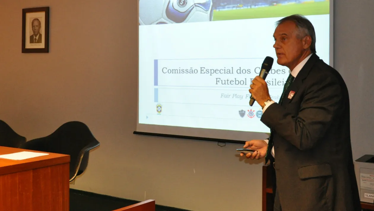 O chefe da delega&ccedil;&atilde;o brasileira na Copa &eacute; lobista na Bancada da Bola