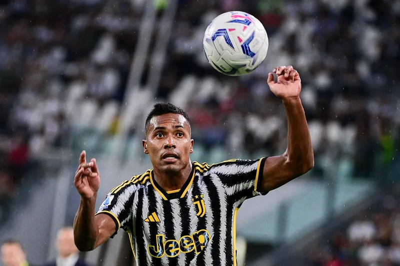 Alex Sandro encerrou ciclo de nove temporadas na Juventus. Foto: Icon Sport