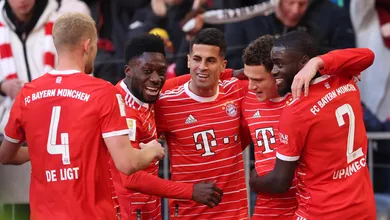 Com meia hora avassaladora, o Bayern virou o placar e se imp&ocirc;s diante do Augsburg