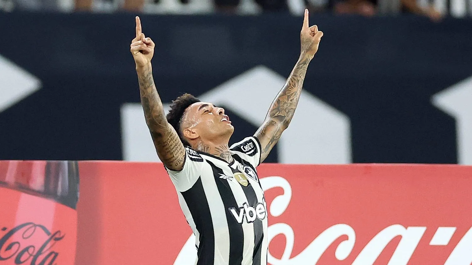 Botafogo repete roteiro de final para seguir vivo na Libertadores