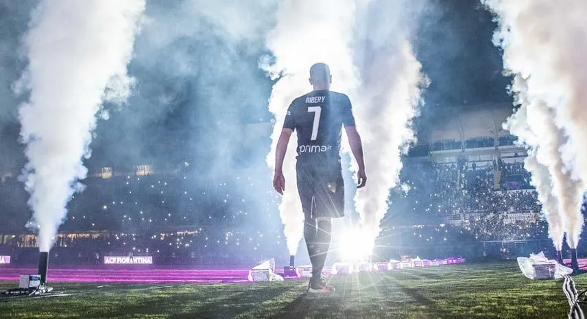 Rib&eacute;ry: &ldquo;O futebol &eacute; minha vida, por isso quis ficar na Europa e tive sorte em achar a Fiorentina&rdquo;
