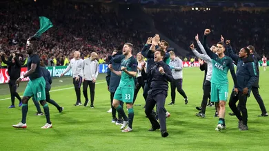 Tottenham driblou sua hist&oacute;ria para encontrar o gol que tantas vezes procurou e sempre lhe faltou