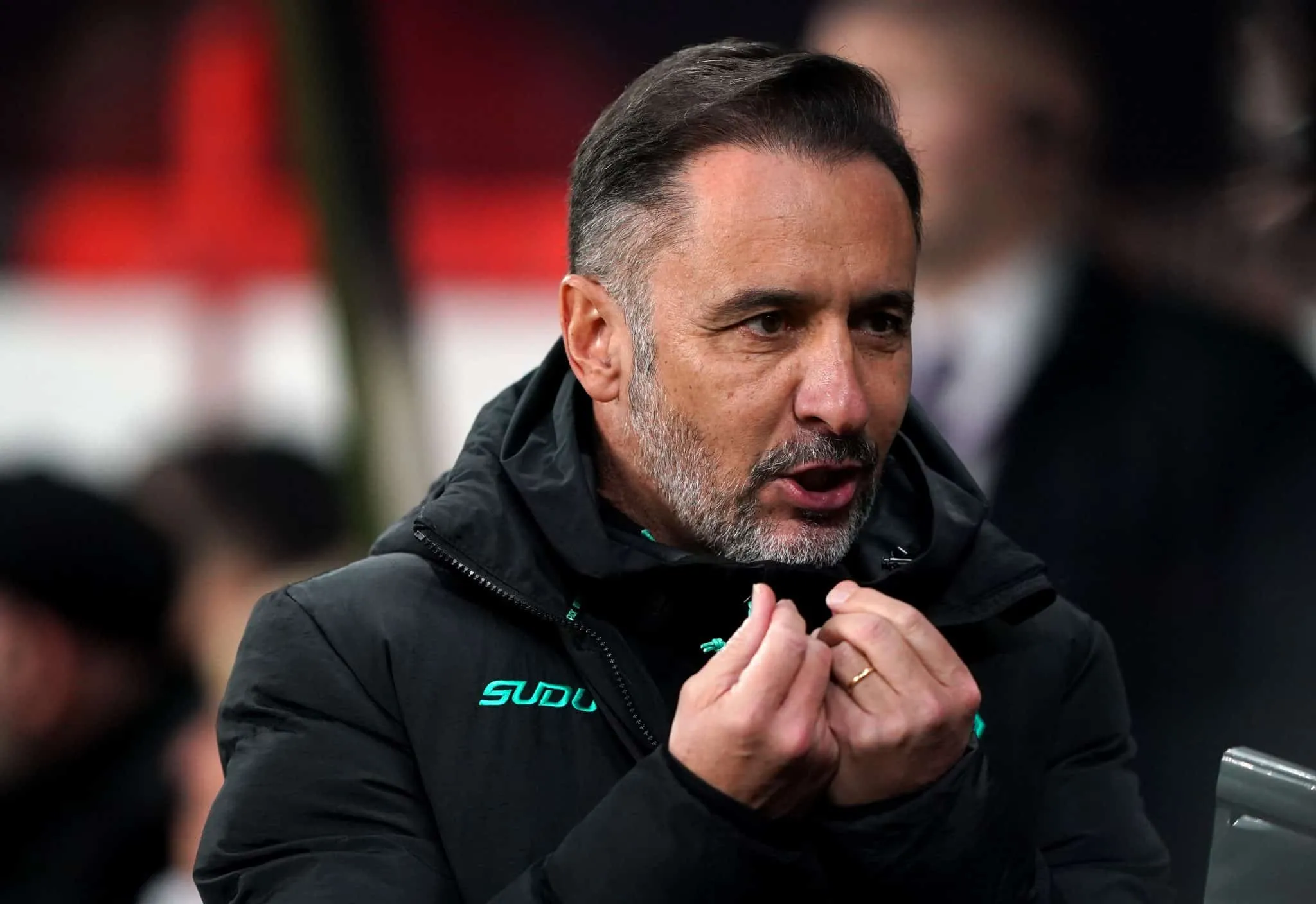 V&iacute;tor Pereira exige 2 contrata&ccedil;&otilde;es para salvar Wolverhampton do rebaixamento
