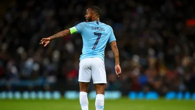 Para Rio Ferdinand, Sterling n&atilde;o vencer&aacute; pr&ecirc;mio de jogador do ano por sua cor de pele