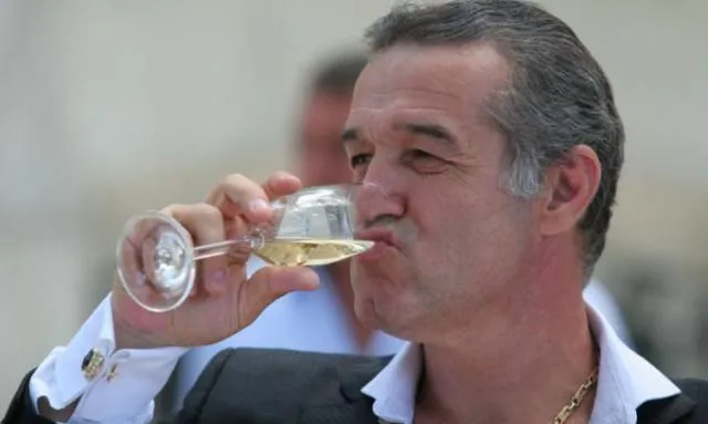 Becali &eacute; o presidente do Steaua Bucareste
