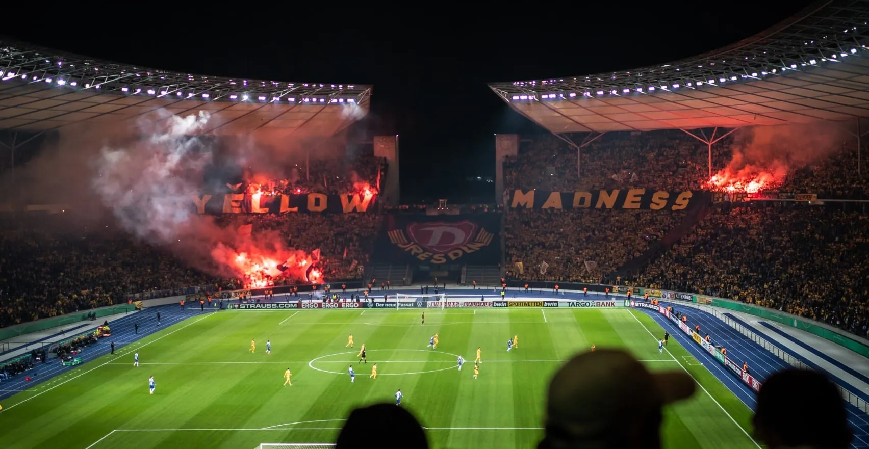 35 mil torcedores do Dynamo Dresden invadiram o Est&aacute;dio Ol&iacute;mpico de Berlim e presenciaram um jogo insano contra o Hertha