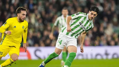 Com Vitor Roque em branco, ex-Internacional marca pelo B&eacute;tis e v&ecirc; Premier League mais perto