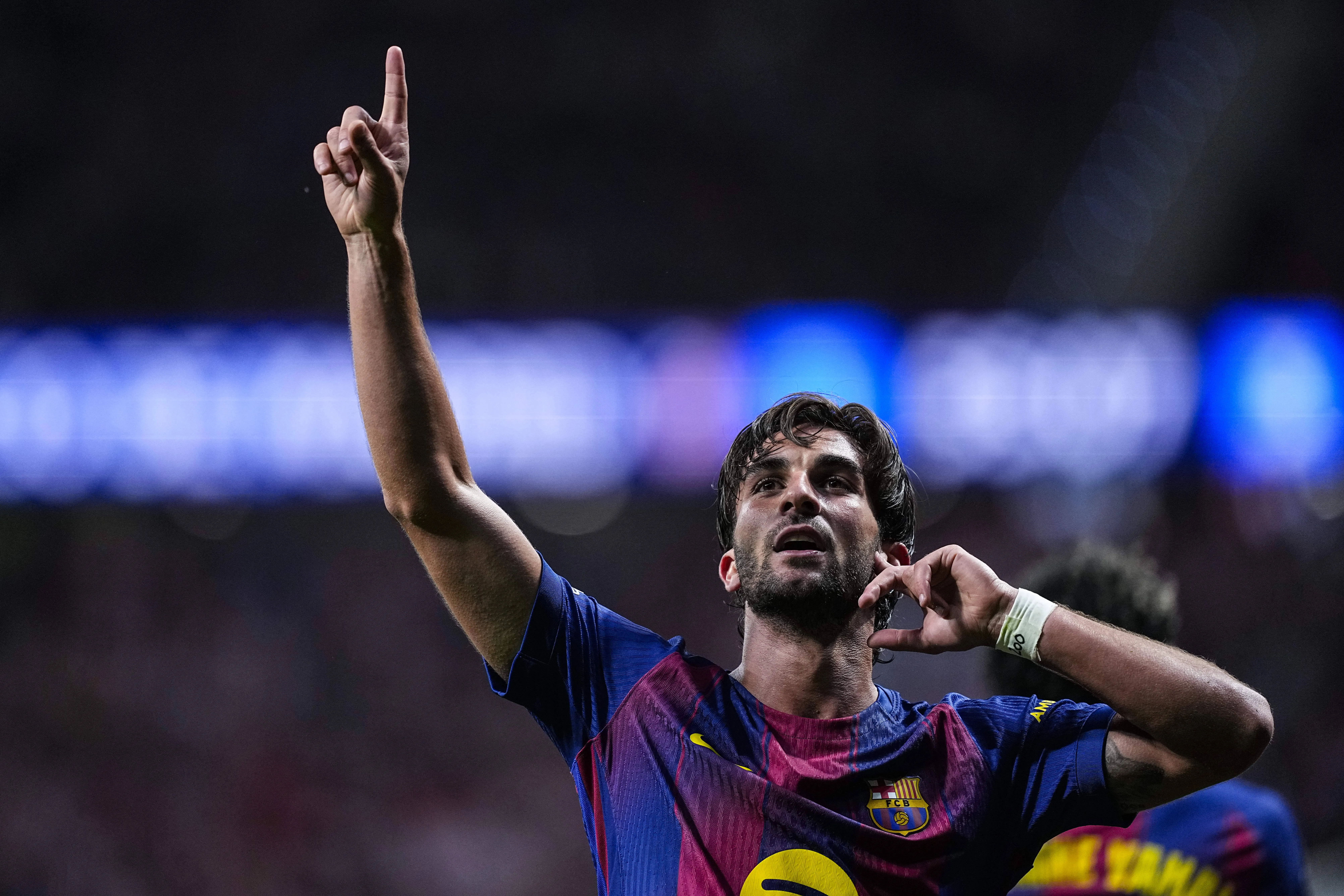 Ferran Torres celebra gol pelo Barcelona
