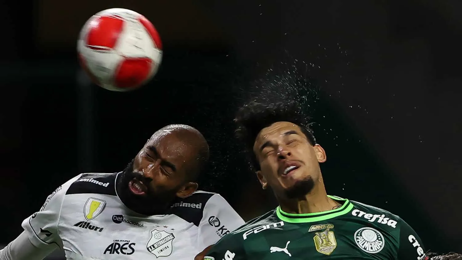 Em meio a parafusos a apertar, o que j&aacute; funcionava d&aacute; tilt: O que acontece com a defesa do Palmeiras?