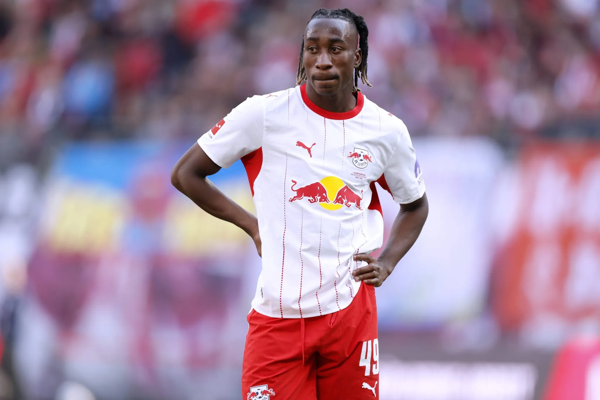 Yan Diomand&eacute; em a&ccedil;&atilde;o pelo Leipzig 