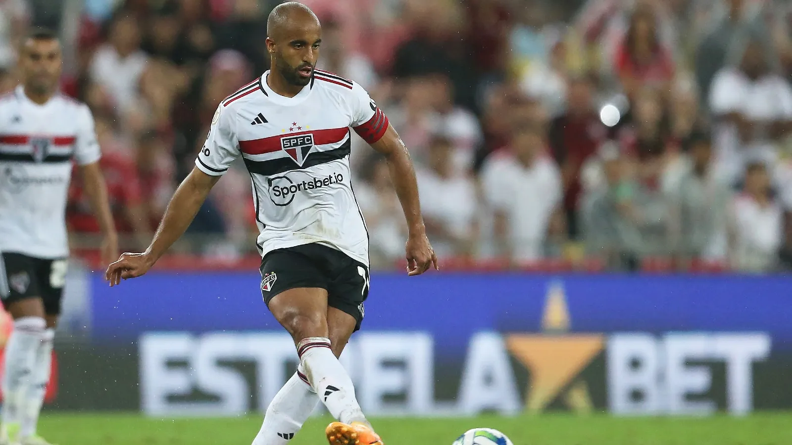Influ&ecirc;ncia de Lucas vai al&eacute;m do campo e &eacute; exatamente o que o S&atilde;o Paulo precisa&nbsp;por vaga
