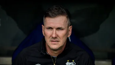 &lsquo;Pavor pelo bal&oacute;n&rsquo;: com Turra, Santos &eacute; o 2&ordm; com menos posse de bola no Brasileir&atilde;o
