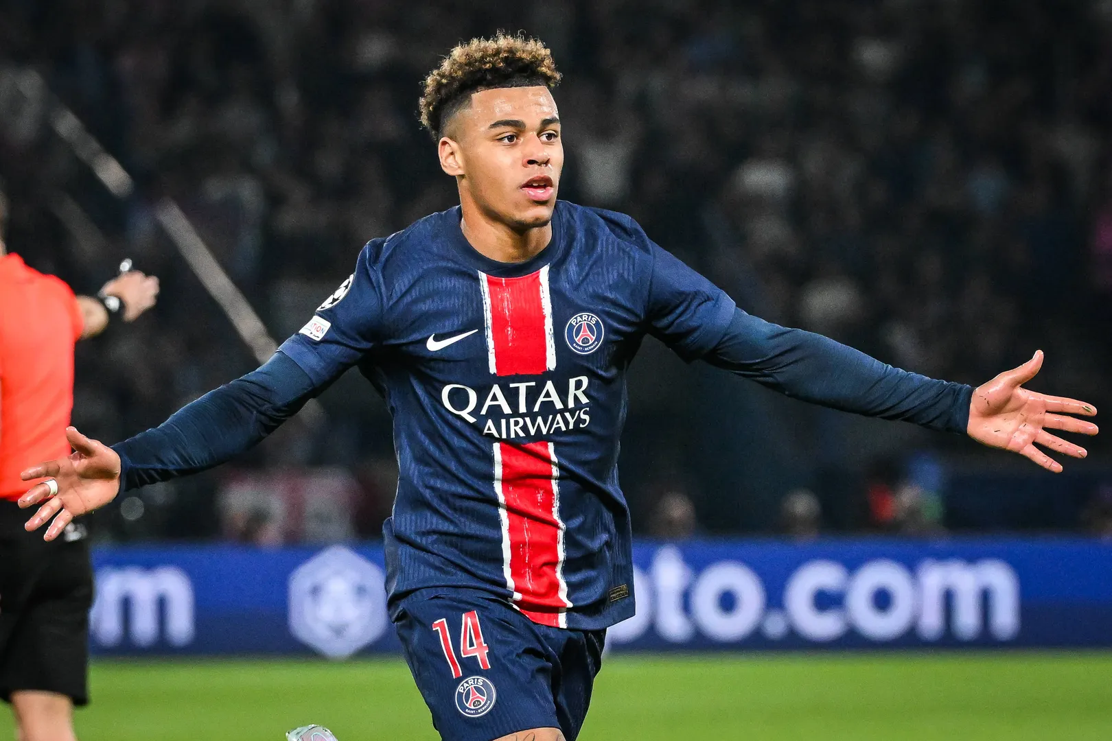 Dou&eacute; celebra gol pelo PSG