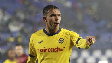 De esquecido no Corinthians a surpresa no Verona: Atacante brasileiro se consagra na It&aacute;lia