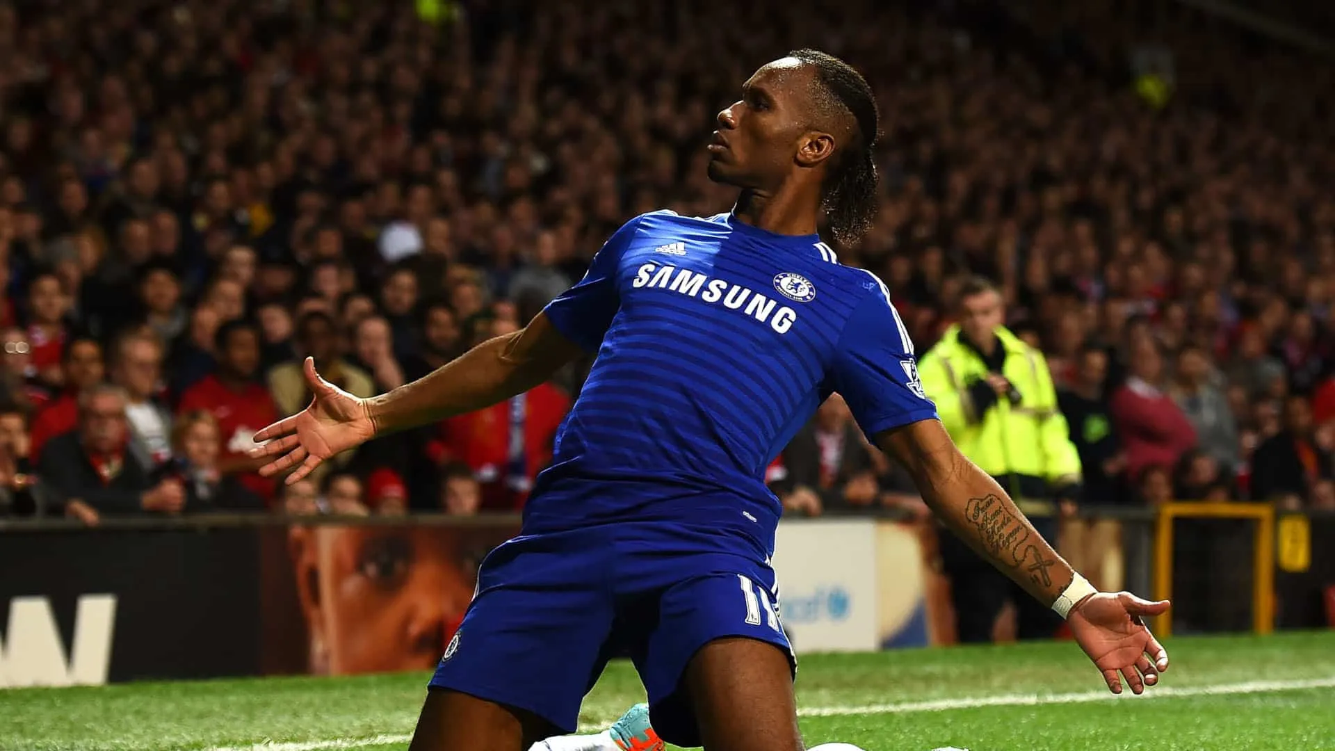 Drogba diz que Hazard &eacute; &iacute;dolo do Chelsea e elogia David Luiz: &ldquo;Todo mundo no clube o ama&rdquo;