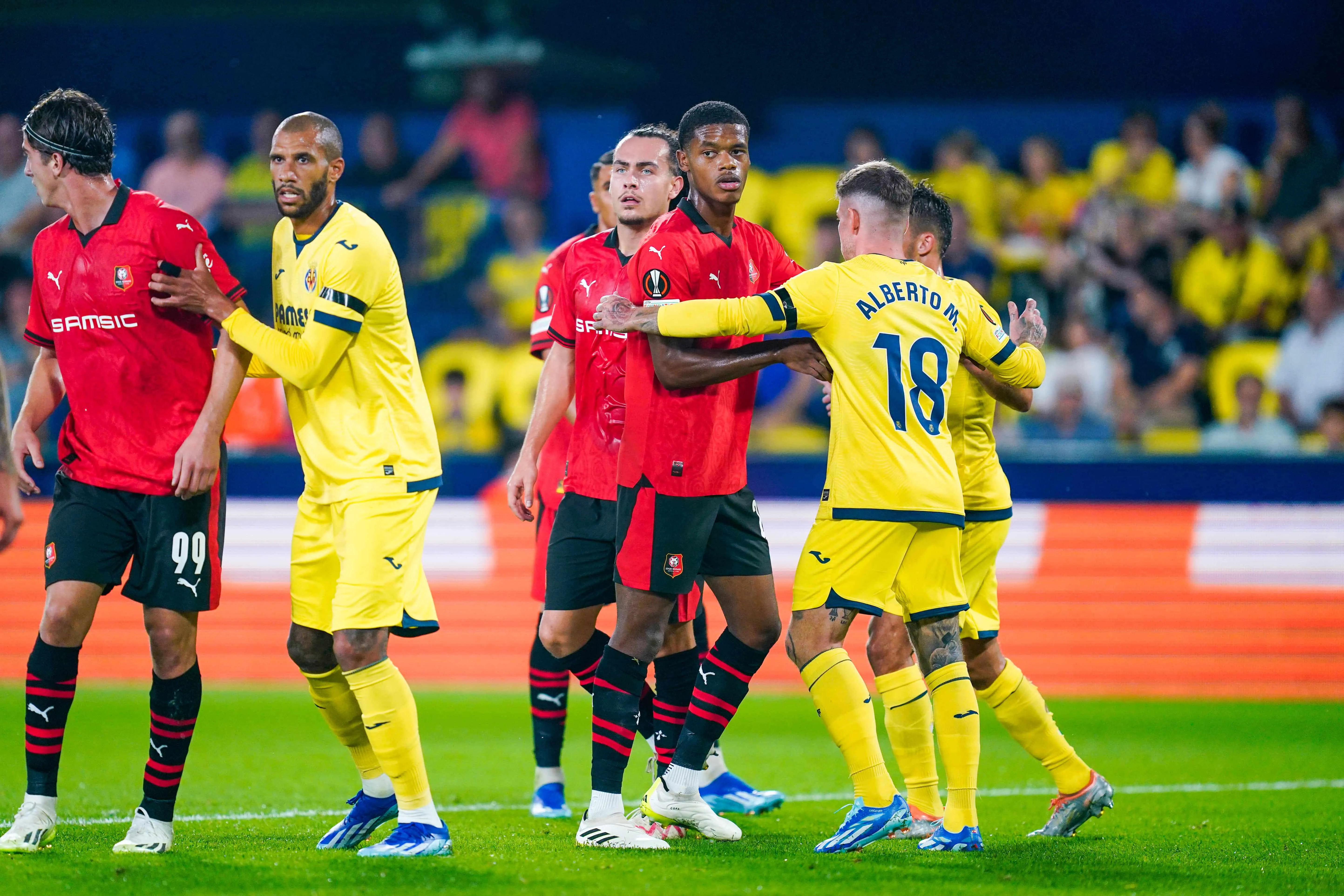 S&oslash;rloth cravou, Pepe Reina pegou p&ecirc;nalti e o Villarreal bateu o Rennes pela Liga Europa