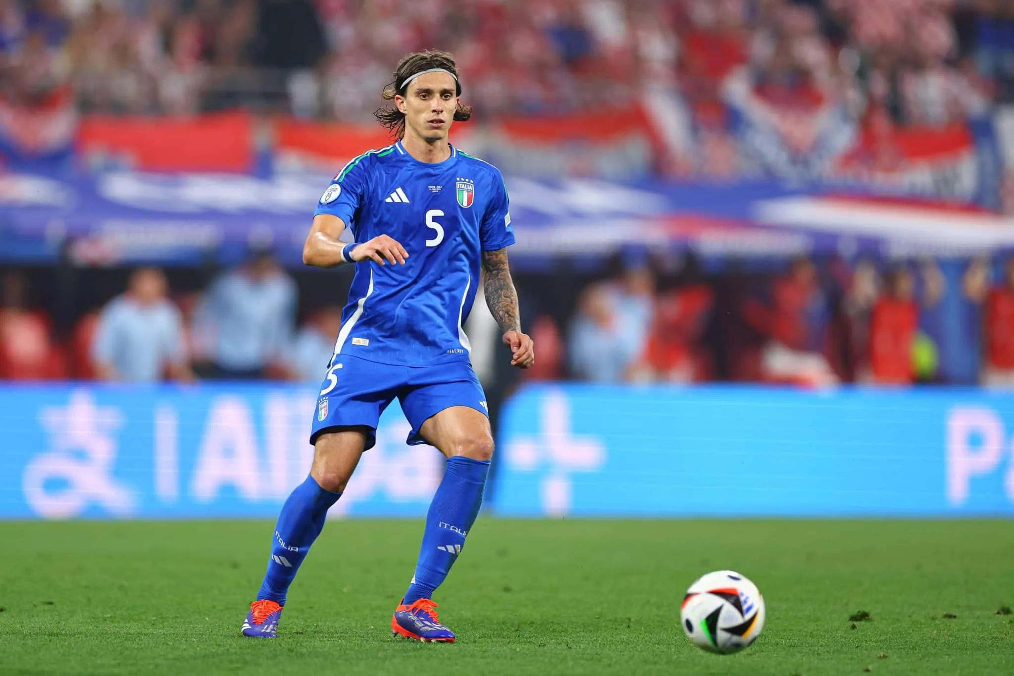 Heroico, &lsquo;novo Maldini&rsquo; guia It&aacute;lia &agrave;s oitavas da Euro e for&ccedil;a despedida de Modric