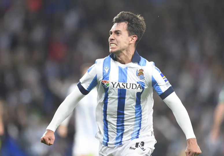 Foto: (IconSport) - Mart&iacute;n Zubimendi pela Real Sociedad