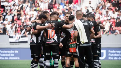 Com dois gols nos acr&eacute;scimos, titulares do Vasco ficam apenas no empate com o Bangu, pelo Carioca