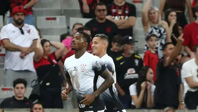 Cac&aacute; (finalmente) acerta o lado e salva Corinthians, aumentando sina do Athletico