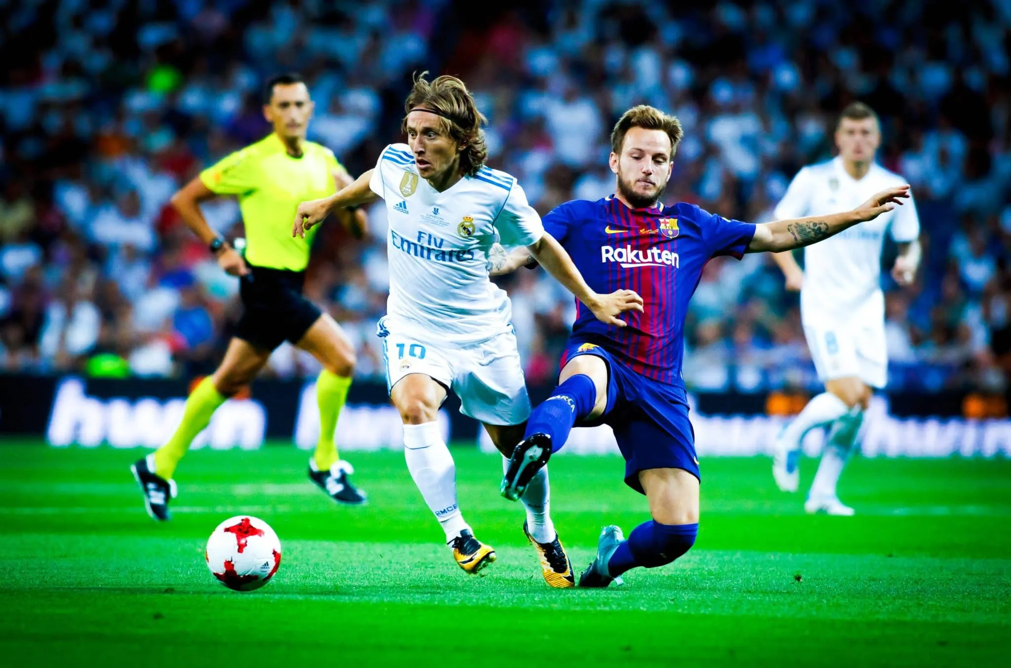 Por que &iacute;cone do Barcelona faz lobby pela renova&ccedil;&atilde;o de lenda do Real Madrid?