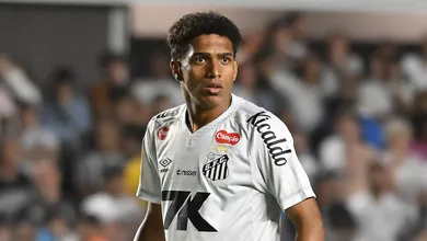 Tottenham lidera corrida entre gigantes europeus por joia do Santos