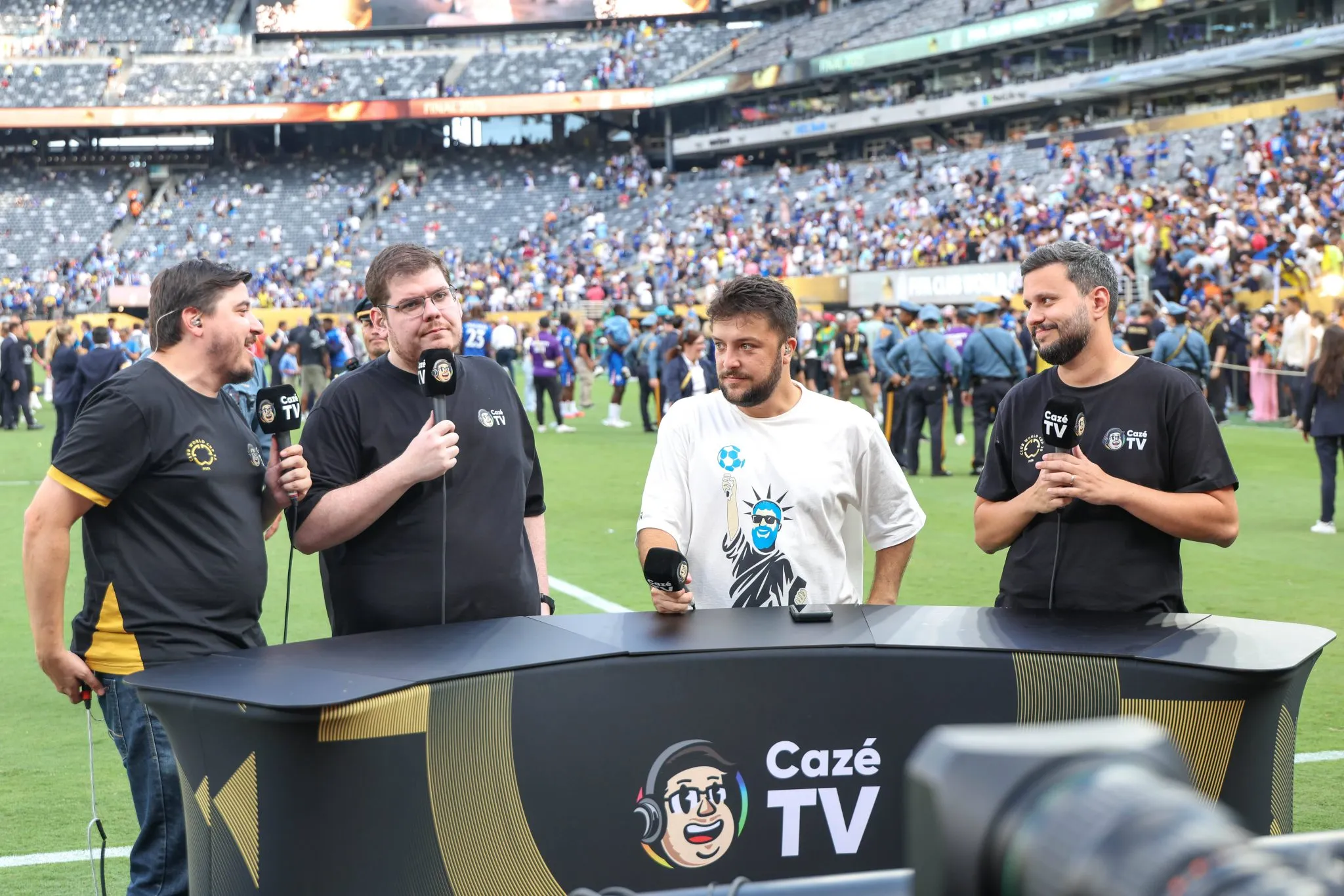 Equipe da Caz&eacute; TV durante o Mundial de Clubes da Fifa (Foto: Imago/Brazil Photo Press)